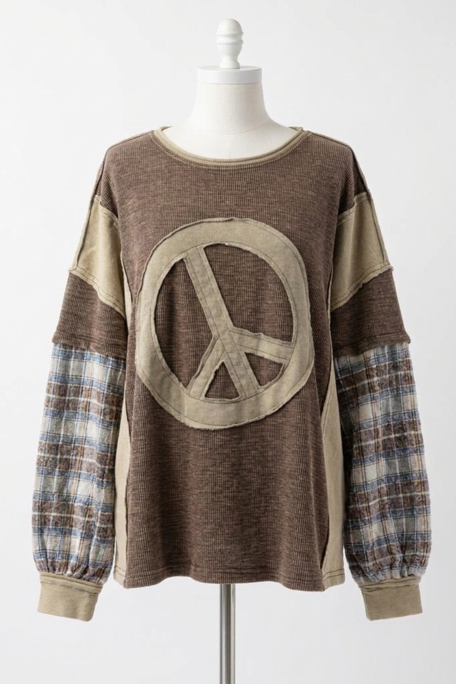 NEW EASEL peace patch top in ash olive